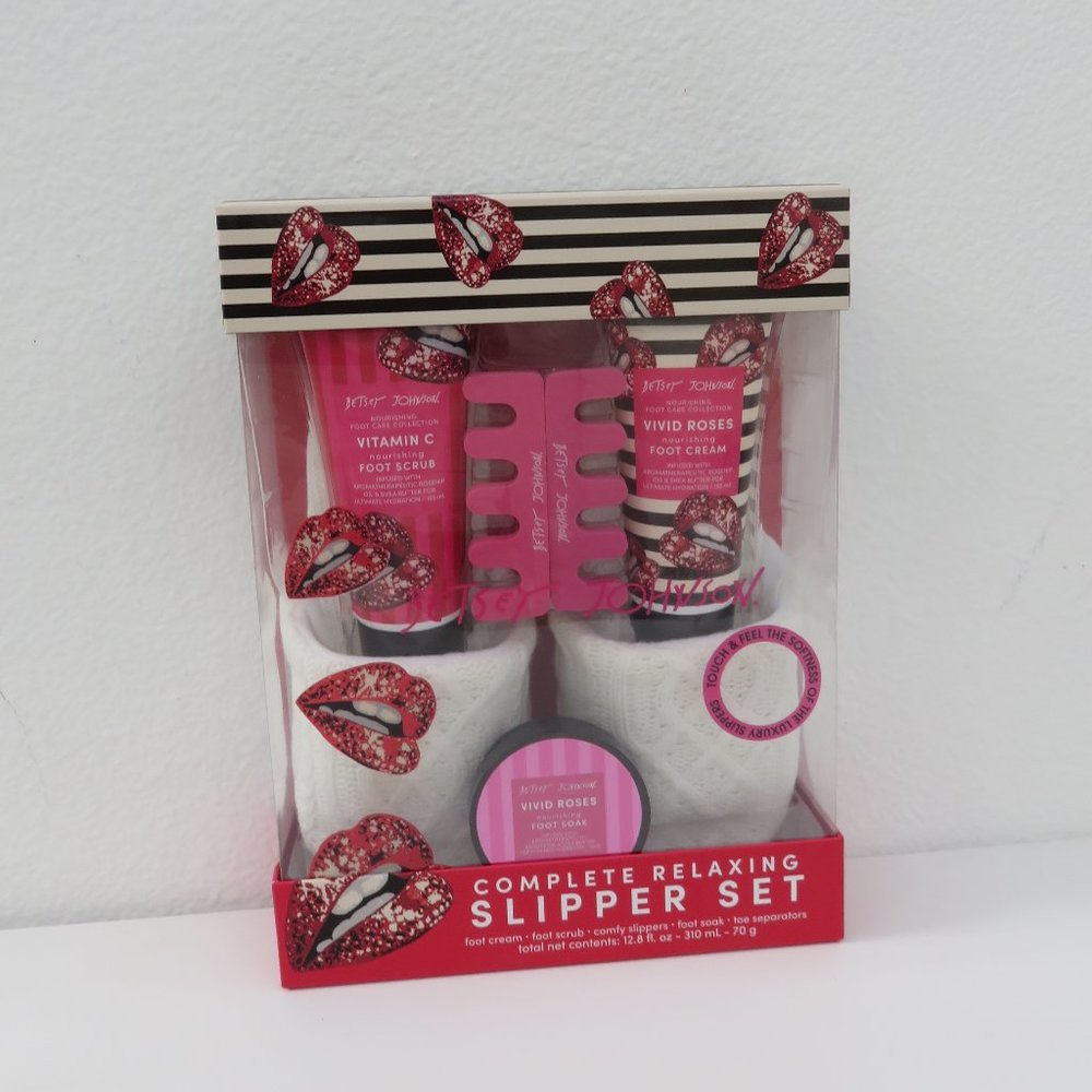(#V) Betsey Johnson Complete Relaxing Slipper Gift Set